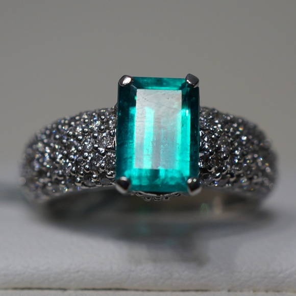 14KW gold Colombian emerald and diamond ring - Picture 6 of 8